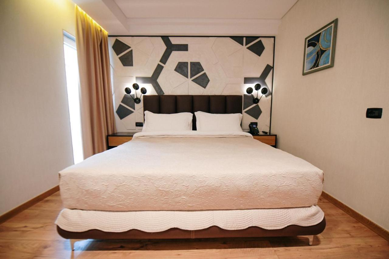 Richmond Hotel Korça Exteriör bild