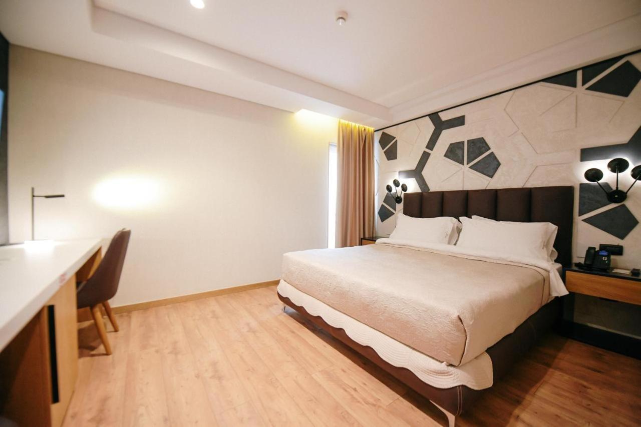 Richmond Hotel Korça Exteriör bild