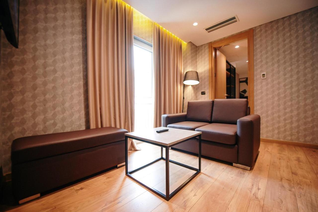 Richmond Hotel Korça Exteriör bild