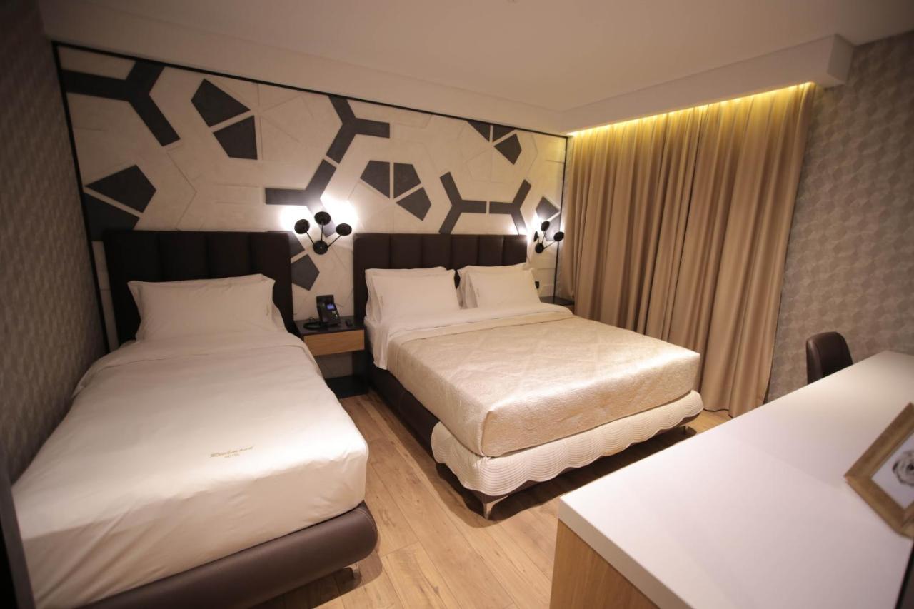 Richmond Hotel Korça Exteriör bild