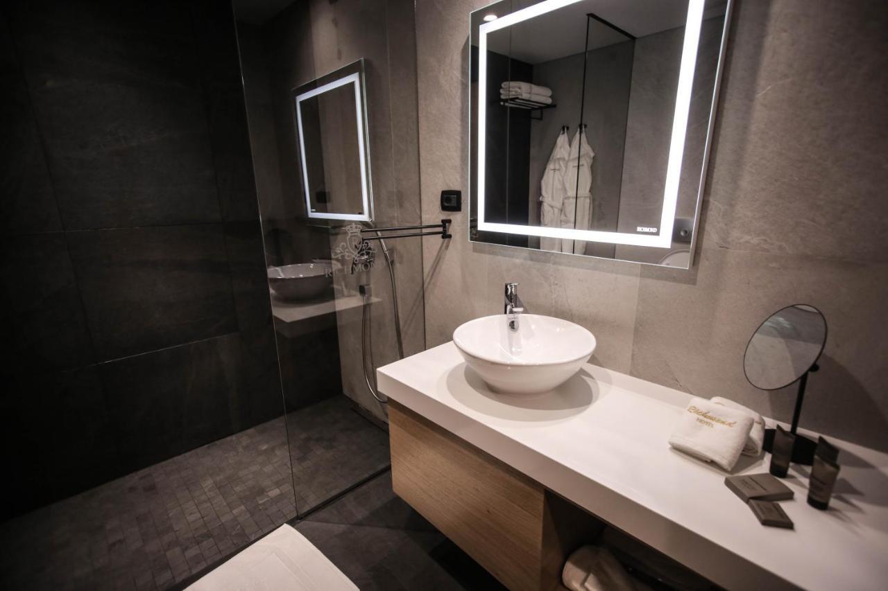 Richmond Hotel Korça Exteriör bild