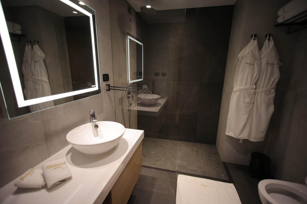 Richmond Hotel Korça Exteriör bild